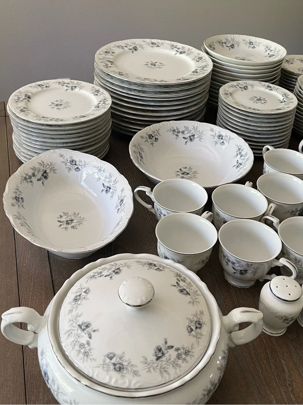 Antique Baroque Bleu by Danielle fine china from Japan